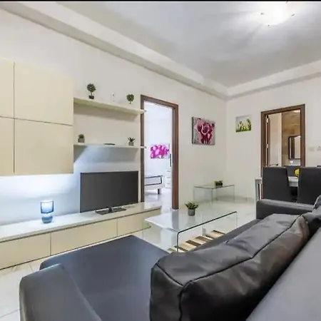 Apartment 2 Bedroom In Sliema, Malta No 6 *