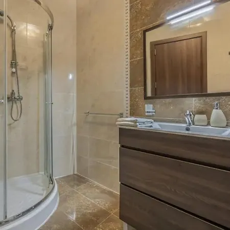 2 Bedroom In Sliema, Malta No 6 Apartment *